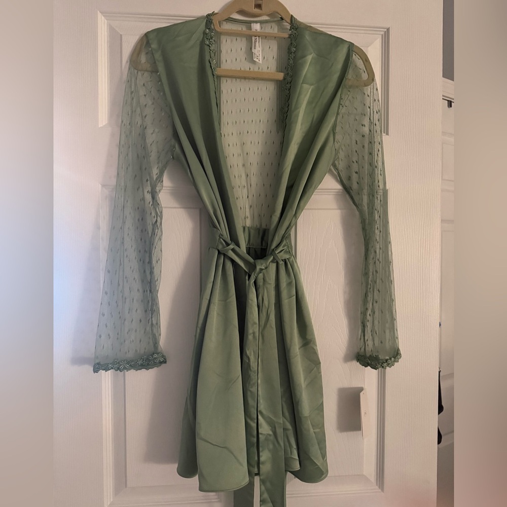 Flora Nikrooz Showstopper Robe Sage Green Lace Robe Size XS NWT - Picture 3 of 5